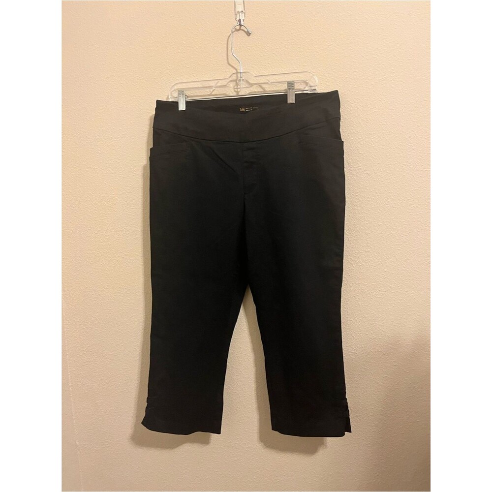 Lee Black Midrise Modern Series Capri Pants